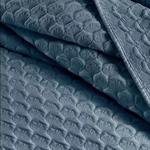 Martha Steward Feather Velvet Quilt + Shams - Picture 6 of 6